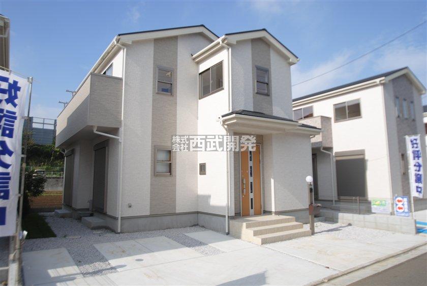 Local photos, including front road. 5 Building site (October 2013) Shooting