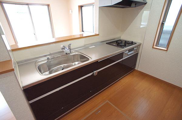 Kitchen. It is a popular face-to-face kitchen to wife