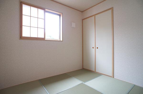 Non-living room. 2F part of the Japanese-style room is perfect for drawing room