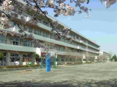 Primary school. Kawagoe City Museum Kawagoe Nishi Elementary School 300m to