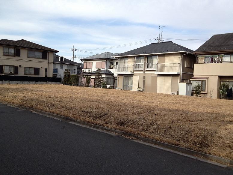 Local photos, including front road. Selling local December 23 ・  ・  ・ Facing the 6M south road