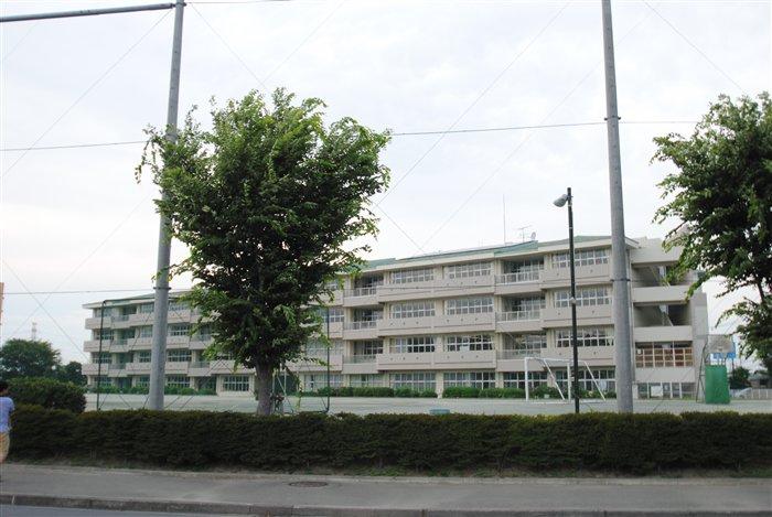 Primary school. Kasumigasekikita until elementary school 1080m