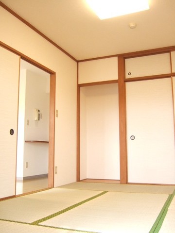 Living and room. Japanese-style room 6 quires (air conditioning ・ With lighting equipment)