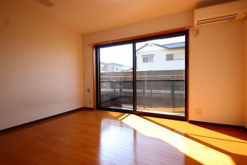 Other room space.  ■ Same apartment It is similar to photo