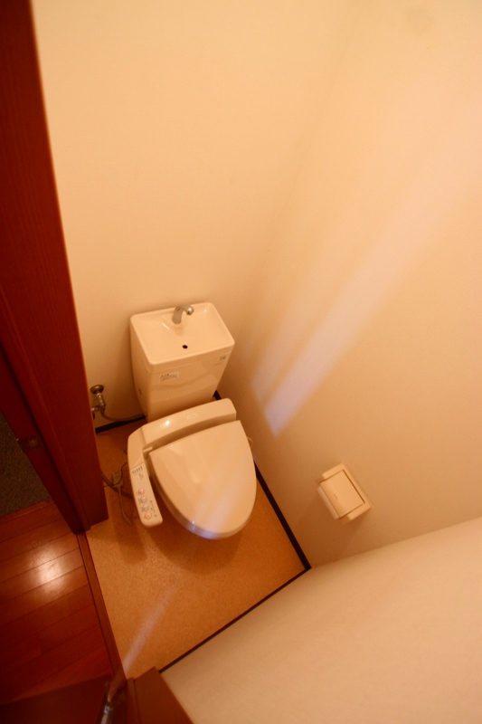 Toilet.  ■ Same apartment It is similar to photo