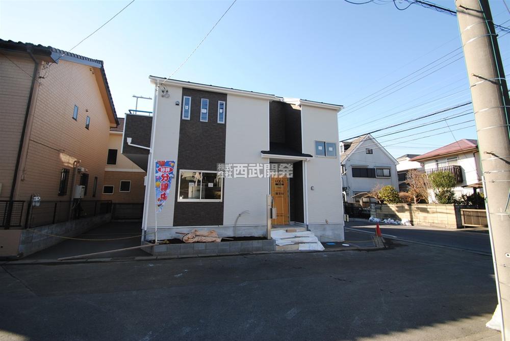 Local photos, including front road. Local (12 May 2013) Shooting