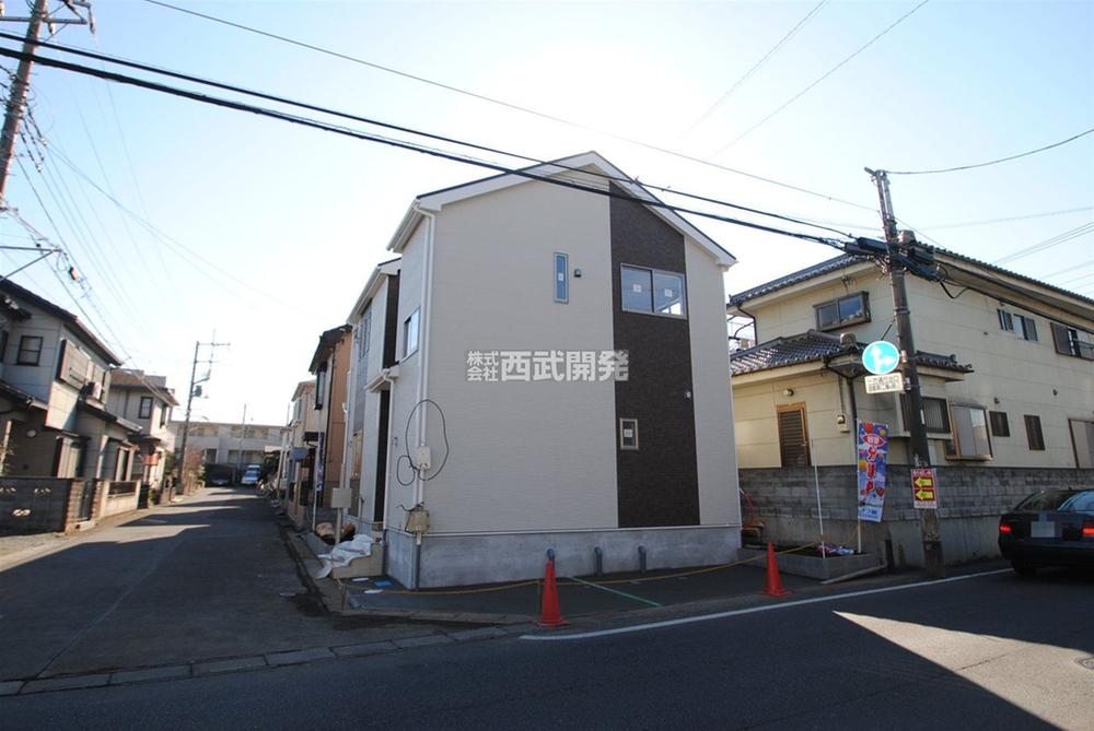 Local photos, including front road. Local (12 May 2013) Shooting