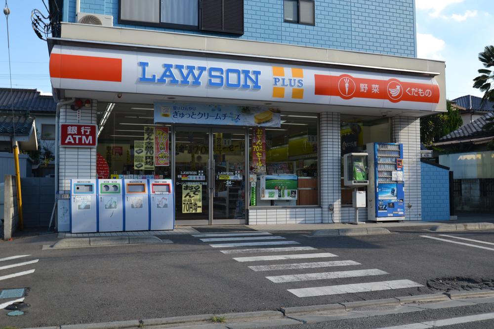 Convenience store. 750m to Lawson