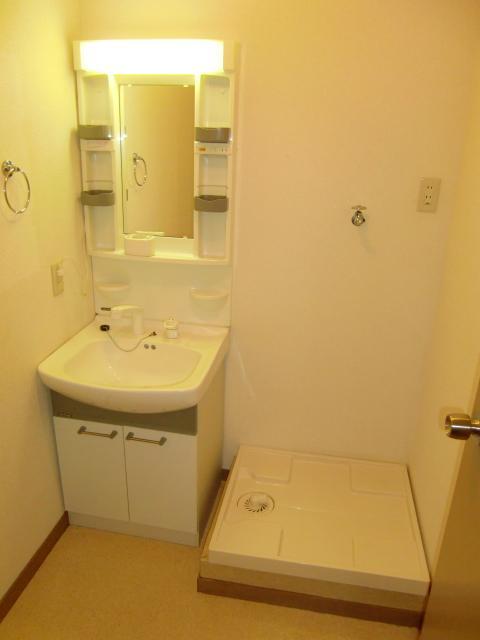 Washroom. Wash basin ・ Laundry Area