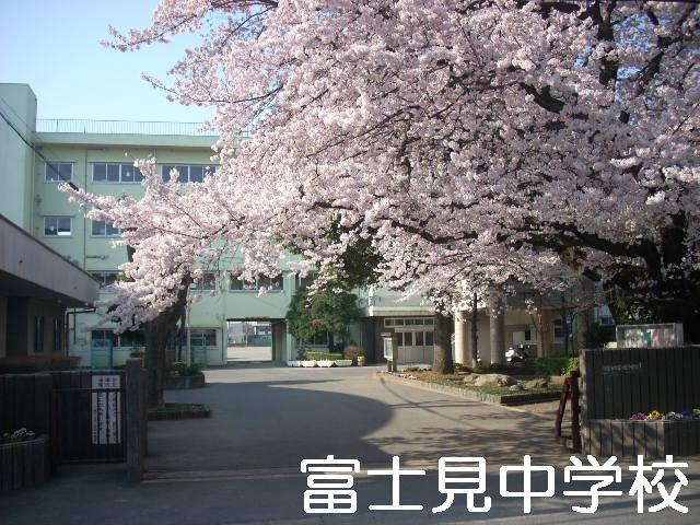 Junior high school. 800m to Kawagoe Municipal Fujimi Junior High School