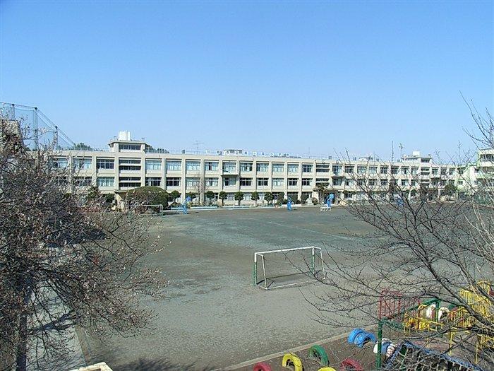 Primary school. Kasumigaseki to elementary school 850m