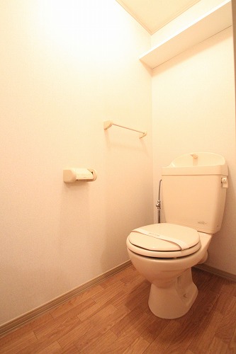 Toilet. Same building ・ It is a photograph of another room.