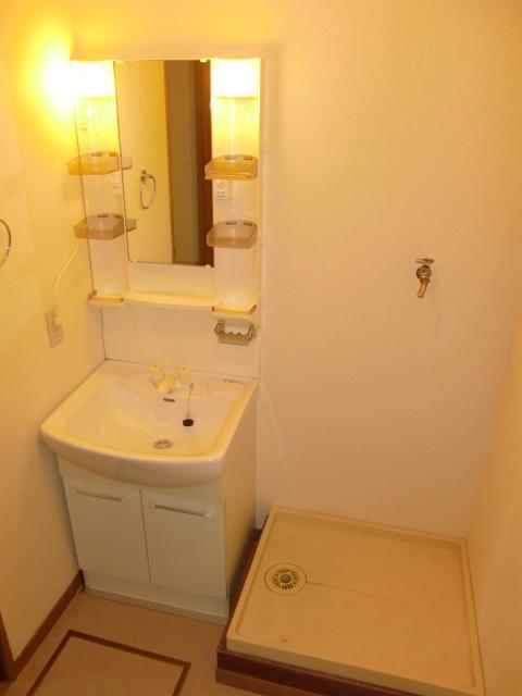 Washroom. Wash basin ・ Laundry Area