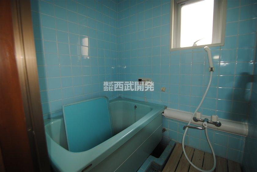 Bathroom. Indoor (12 May 2013) Shooting