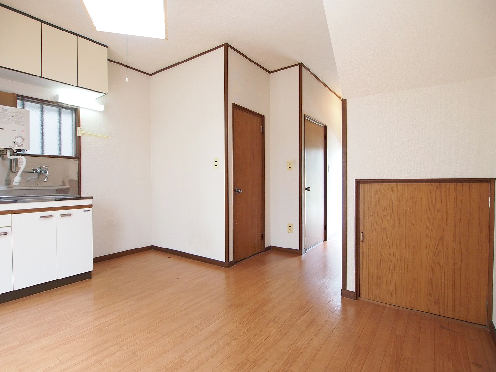 Other room space. The first floor is a spacious dining kitchen