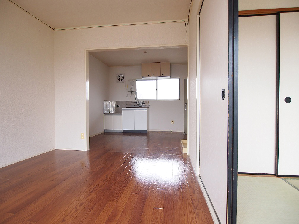 Living and room. LDK12 Pledge, 2 Kaikaku room of Japanese-style room 4.5 quires 1LDK