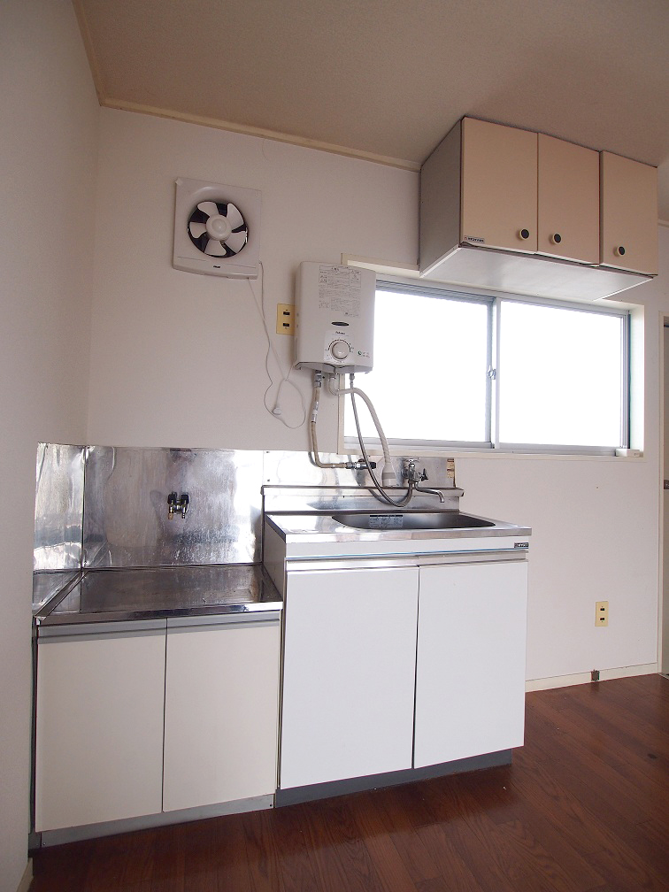 Kitchen. Bright with window Kitchen ☆ Gas stove can be installed