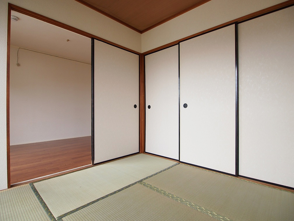 Other room space. Sunny 4.5 Pledge Japanese-style room