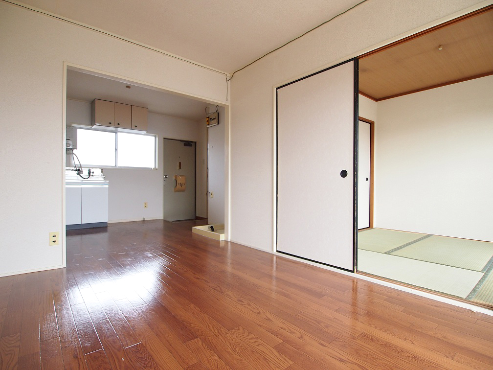 Living and room. 2 Kaikaku room sunny of 1LDK