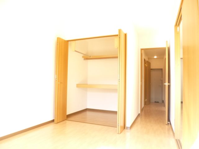 Living and room. Walk-in is with closet