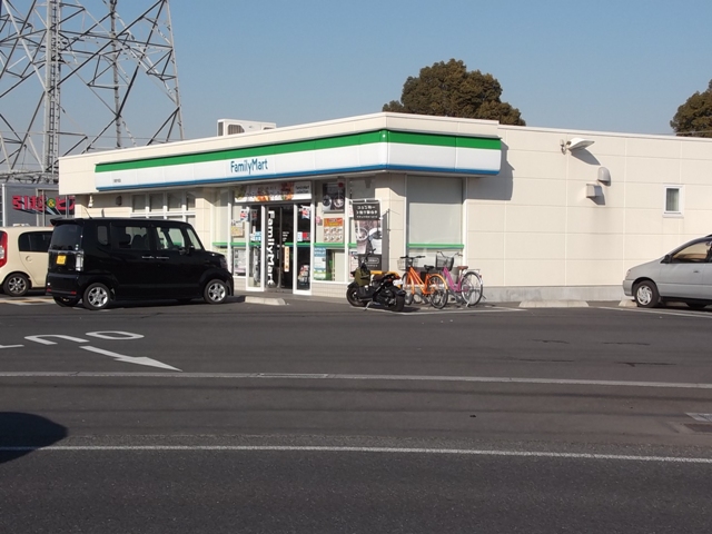 Convenience store. 280m to Family Mart (convenience store)