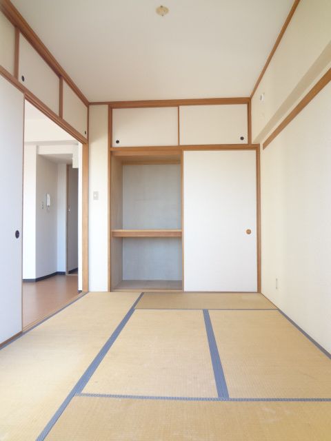 Living and room. Plenty of closet and with upper closet in Japanese-style room