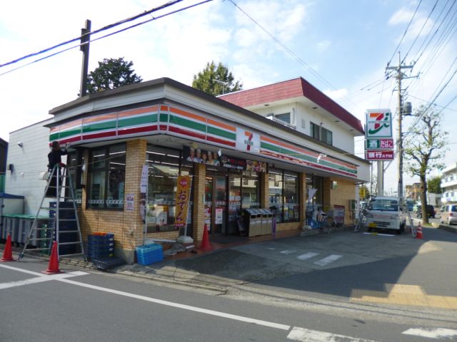 Convenience store. 630m to Seven-Eleven (convenience store)