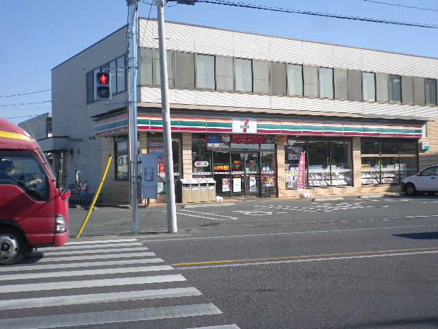 Convenience store. Seven-Eleven (convenience store) up to 100m