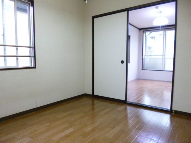 Living and room. Because the corner room per day is also good ☆ 