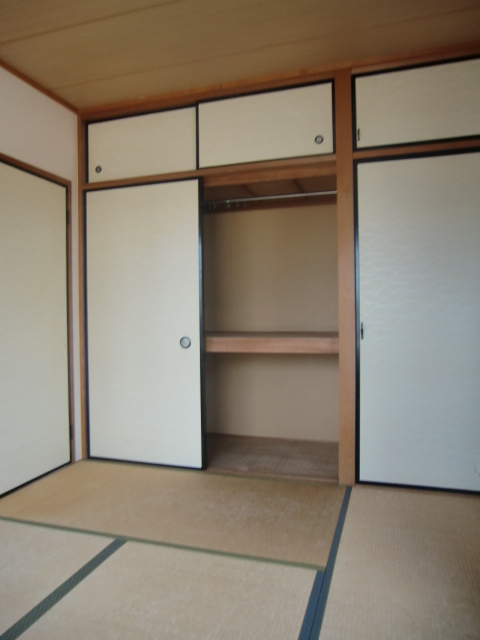 Other room space. There is also housed in a Japanese-style room