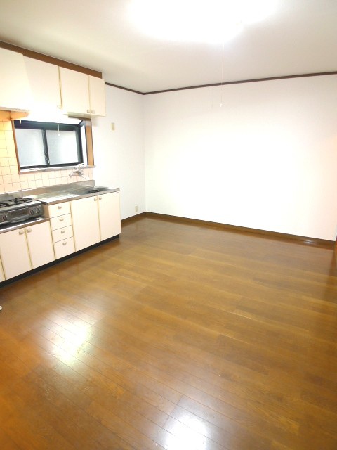 Kitchen. With window