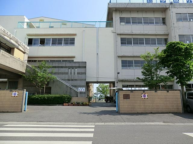 Primary school. 800m to Kawagoe City Imanari Elementary School