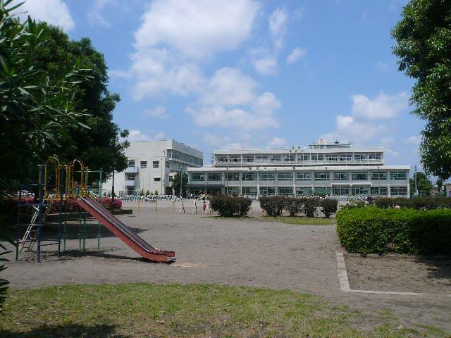 Junior high school. 420m up to the high north elementary school