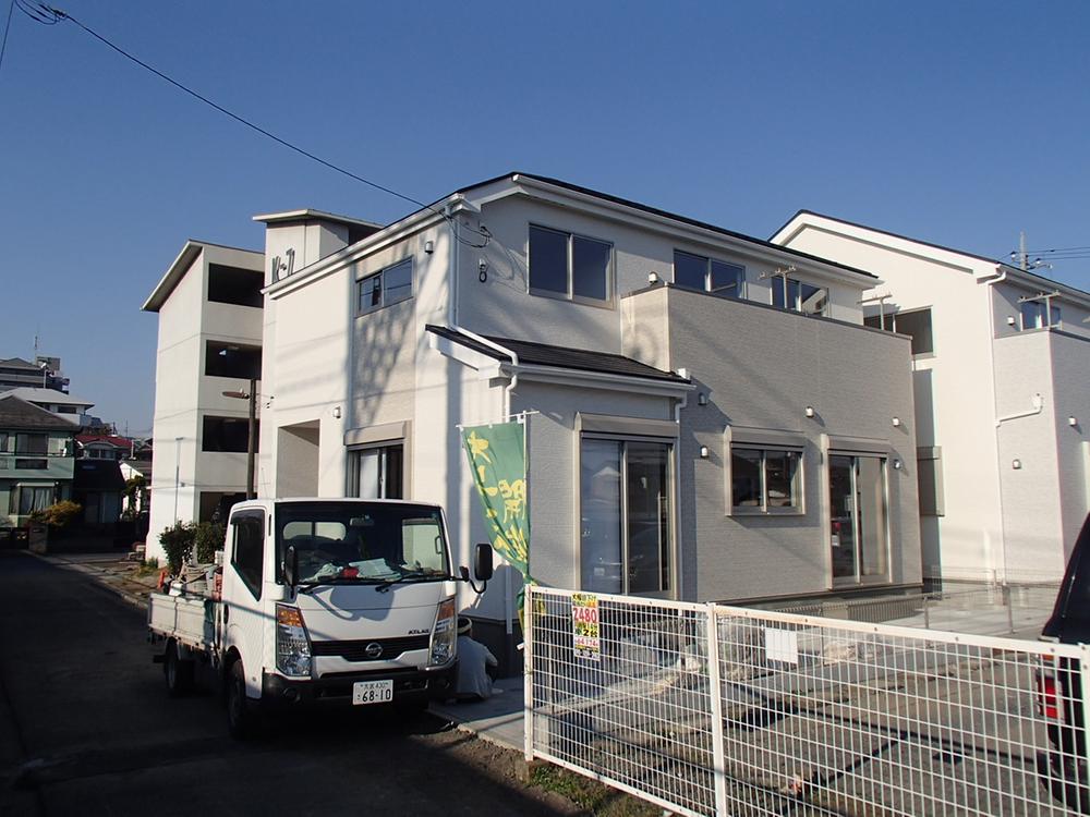 Local appearance photo. 1 Building Local (12 May 2013) Shooting