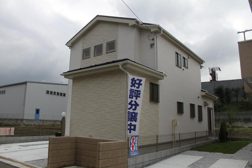 Local appearance photo. Local (10 May 2013) Shooting