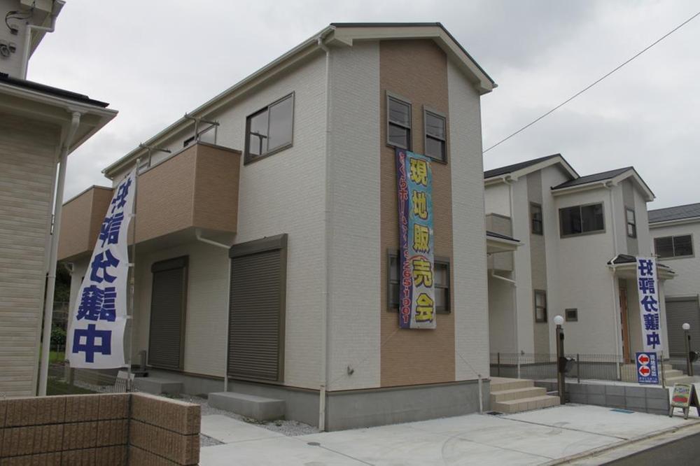 Local appearance photo. Local (10 May 2013) Shooting