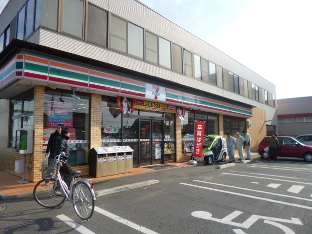 Convenience store. 380m to Seven-Eleven (convenience store)