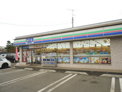 Convenience store. Three F until the (convenience store) 744m