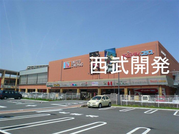 Shopping centre. Yunaitetto to Cinema 2180m