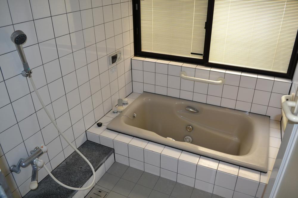 Bathroom. ○ 1 floor ・ Each has a washroom and bathroom on the second floor.