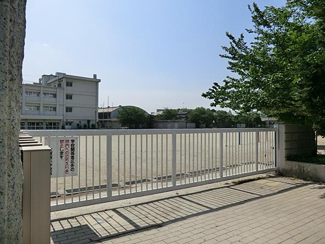 Primary school. Up to about Kawagoe Univ East and West Elementary School 1,250m
