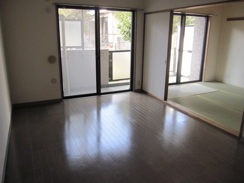 Living and room. Dining kitchen (about 9.0 tatami mats)
