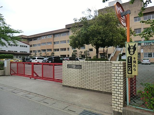 Junior high school. 980m to Kawagoe Sand corn junior high school