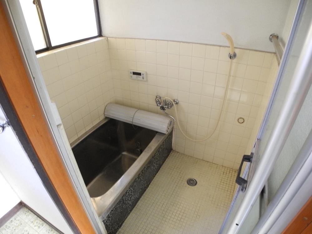 Bathroom. Indoor (11 May 2013) Shooting