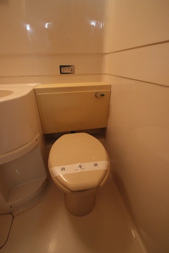 Toilet. Apamanshop Tsurugashima shop TEL: 049-233-7511