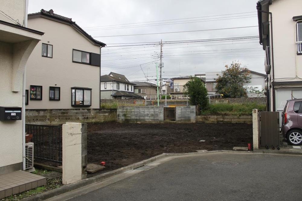 Local photos, including front road. Local (10 May 2013) Shooting