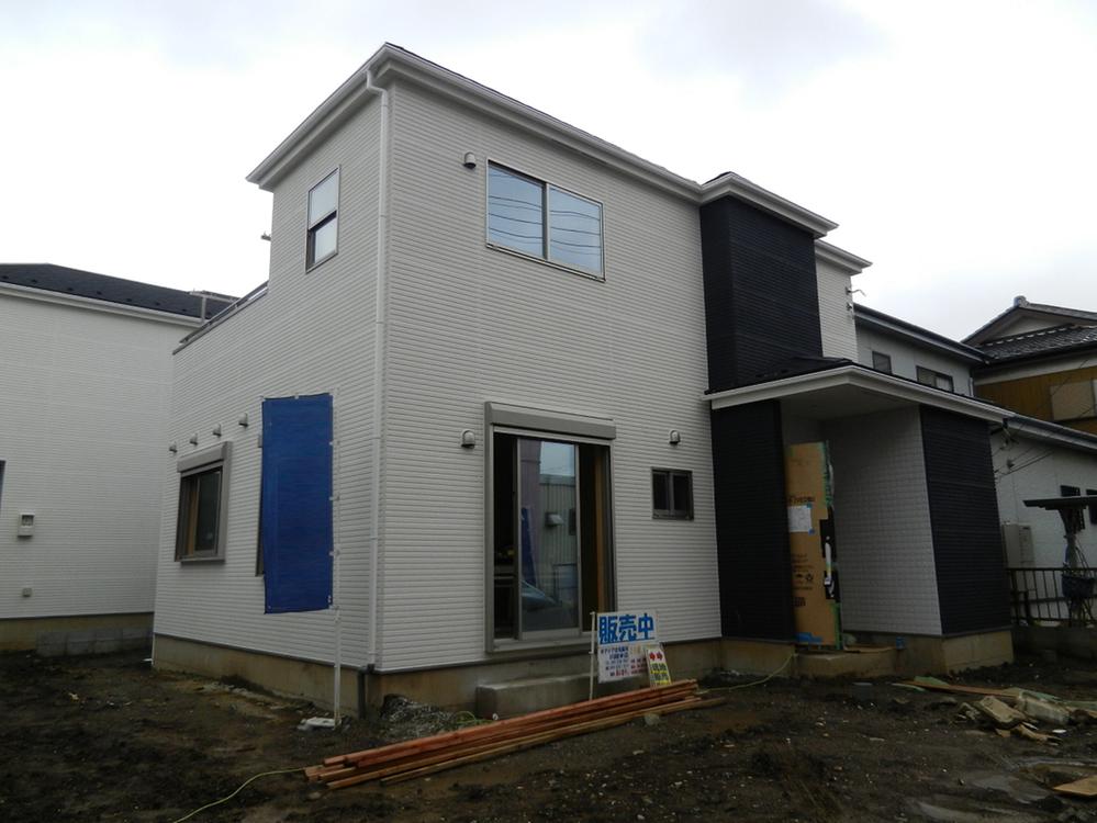 Local photos, including front road. Local (10 May 2013) Shooting