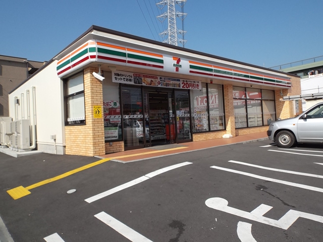 Convenience store. Seven-Eleven (convenience store) up to 100m