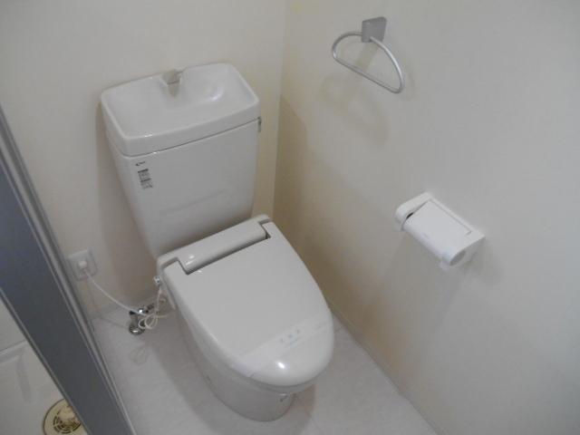 Toilet. Toilet (heating toilet seat)