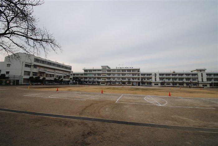 Primary school. 1100m up to higher-order elementary school